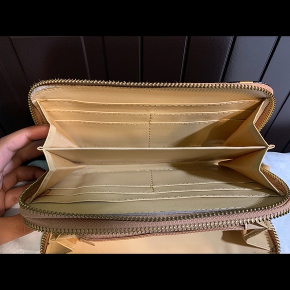 Mixed/Checkered brown & black Medium Wristlet - Picture 4 of 10